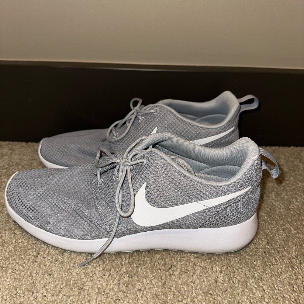 Grey Nike Roshe